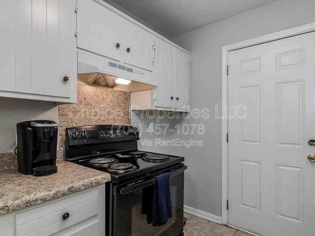 2611 Holton Ave #2 - Photo 7 of 23