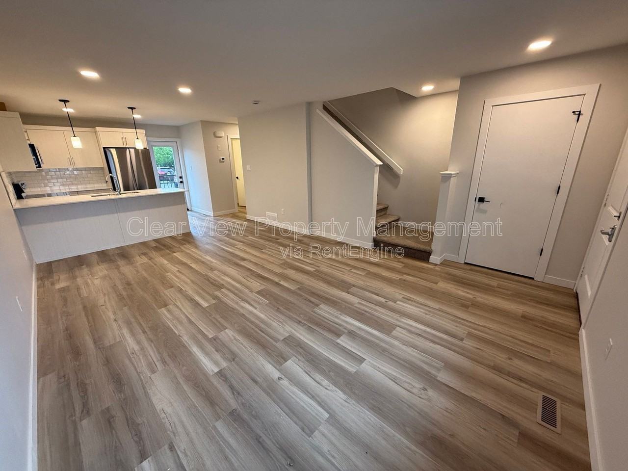 916 40 Ave N - Photo 2 of 14