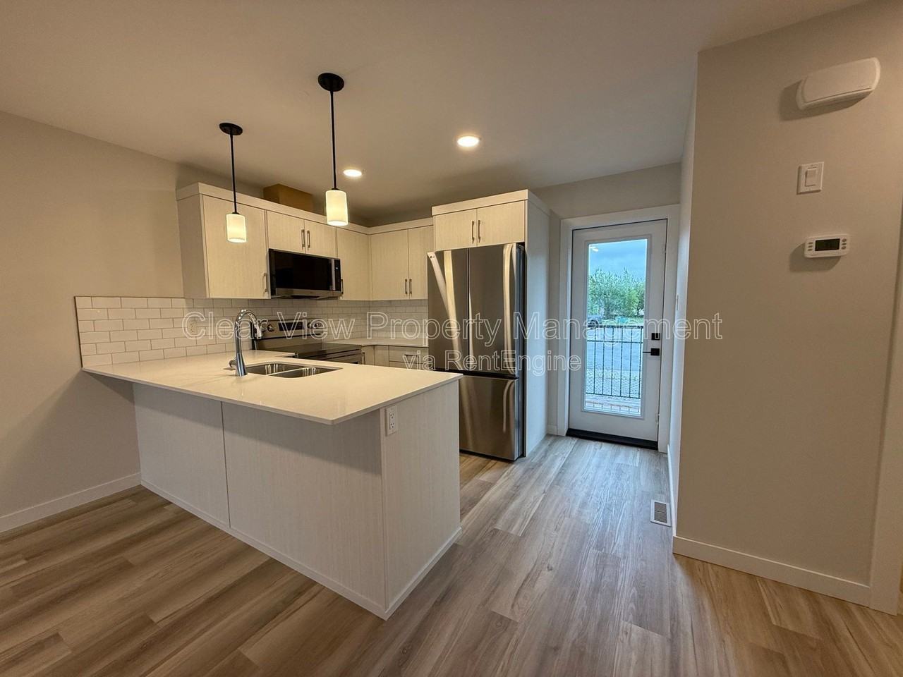 916 40 Ave N - Photo 3 of 14