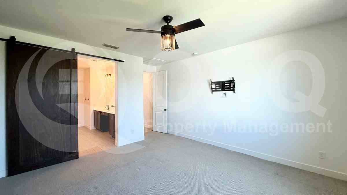 19921 W Lilac St - Photo 7 of 21