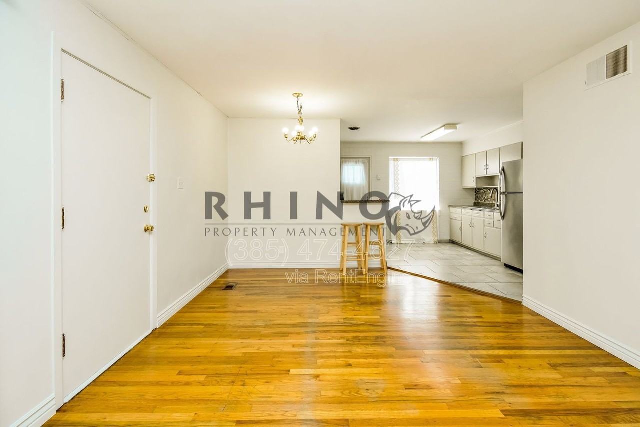 1154 W Illinois Ave - Photo 3 of 12