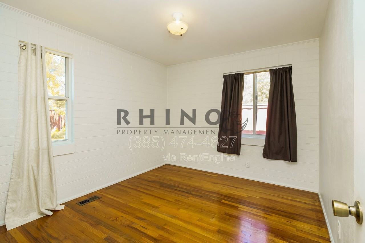 1154 W Illinois Ave - Photo 5 of 12