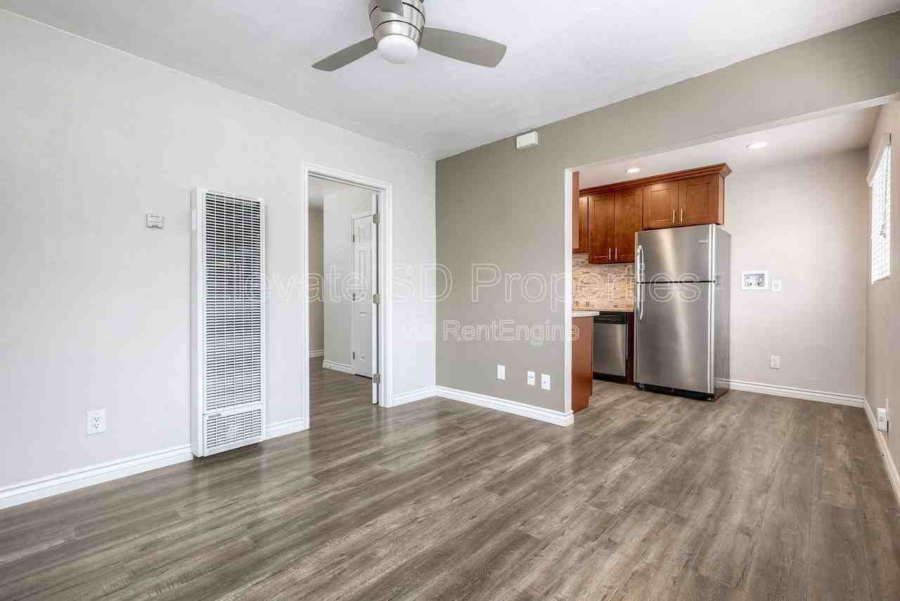 2727 1/2 G St - Photo 5 of 16