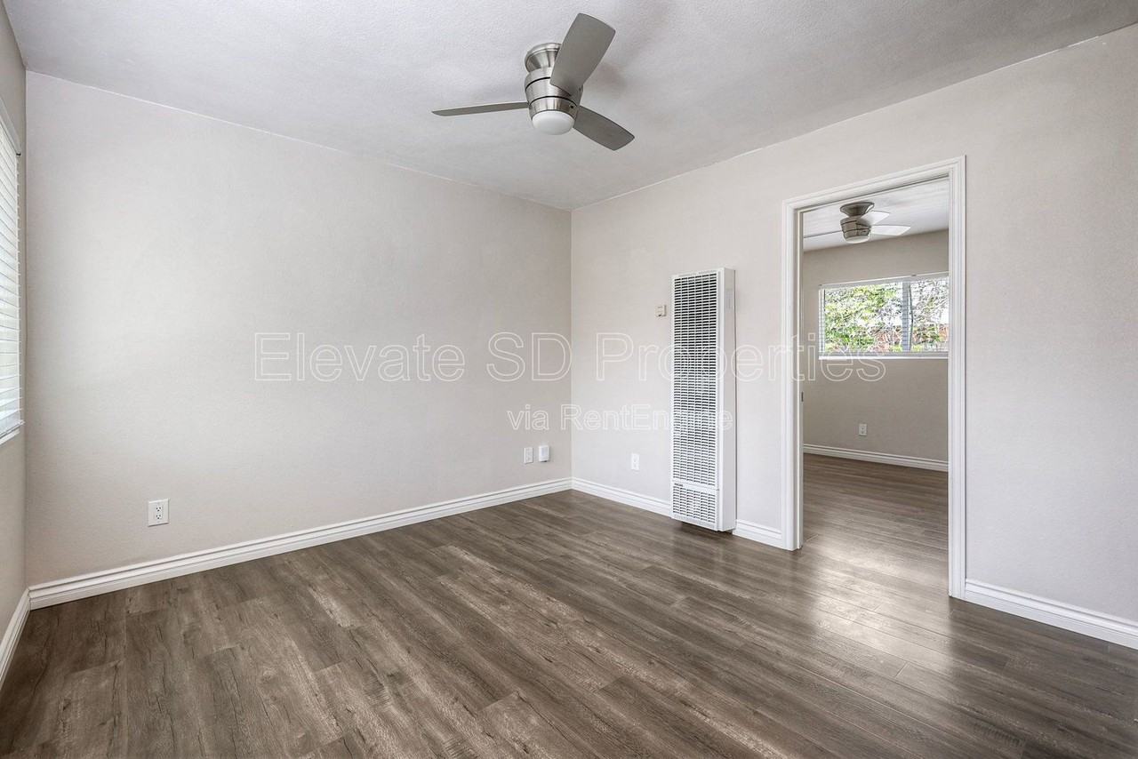2727 1/2 G St - Photo 7 of 16