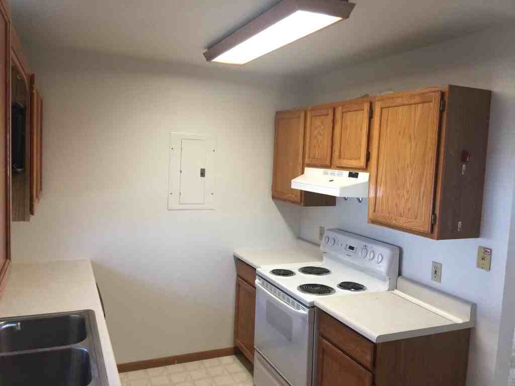 94 Stiles Ave Apt C - Photo 3 of 8