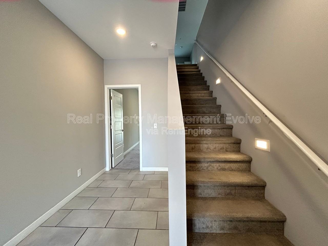 2244 W Laurie Ln - Photo 2 of 33