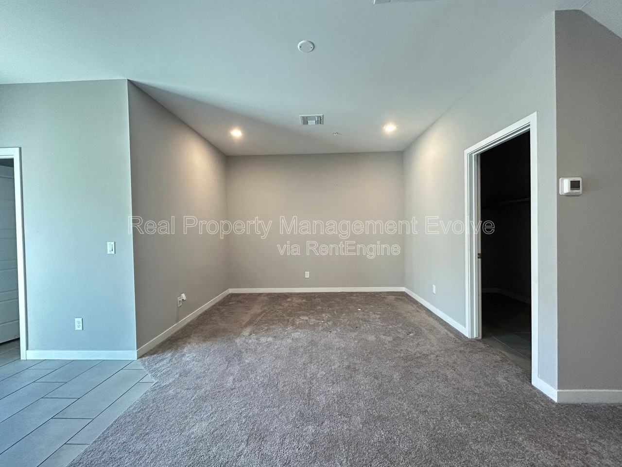 2244 W Laurie Ln - Photo 3 of 33