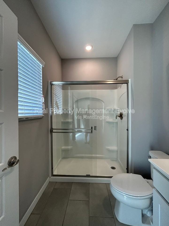 2244 W Laurie Ln - Photo 7 of 33