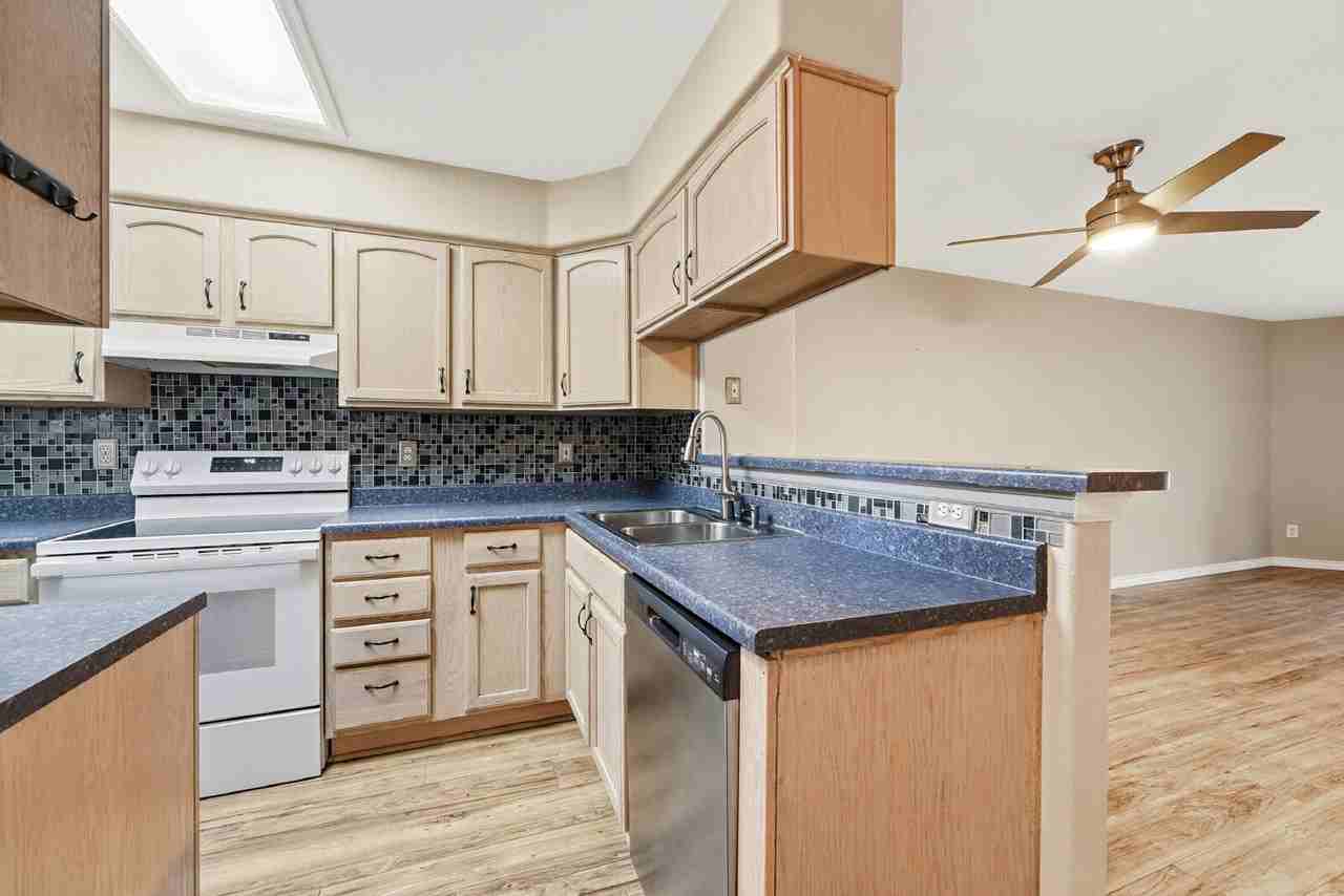 8196 S Fillmore Way - Photo 3 of 36