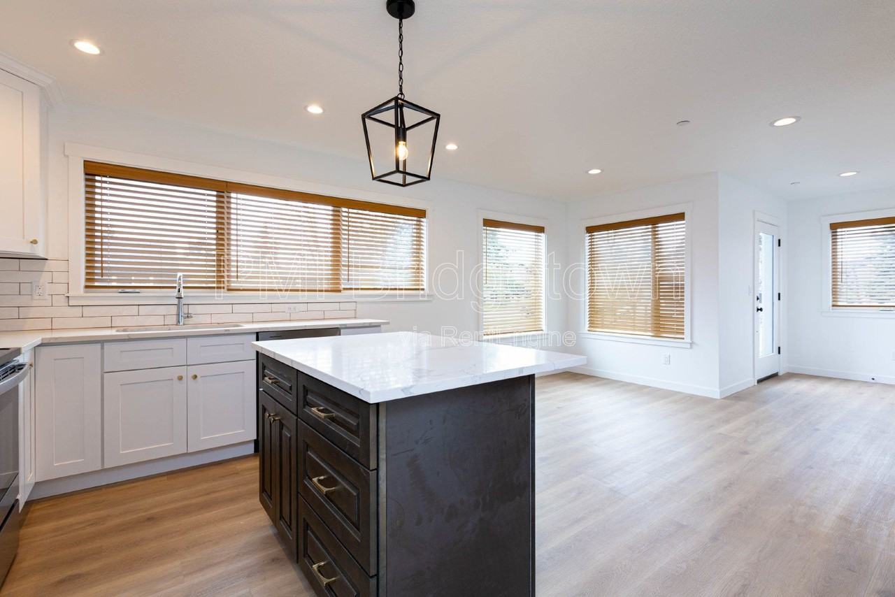 6506 Se 63rd Ave - Photo 7 of 22