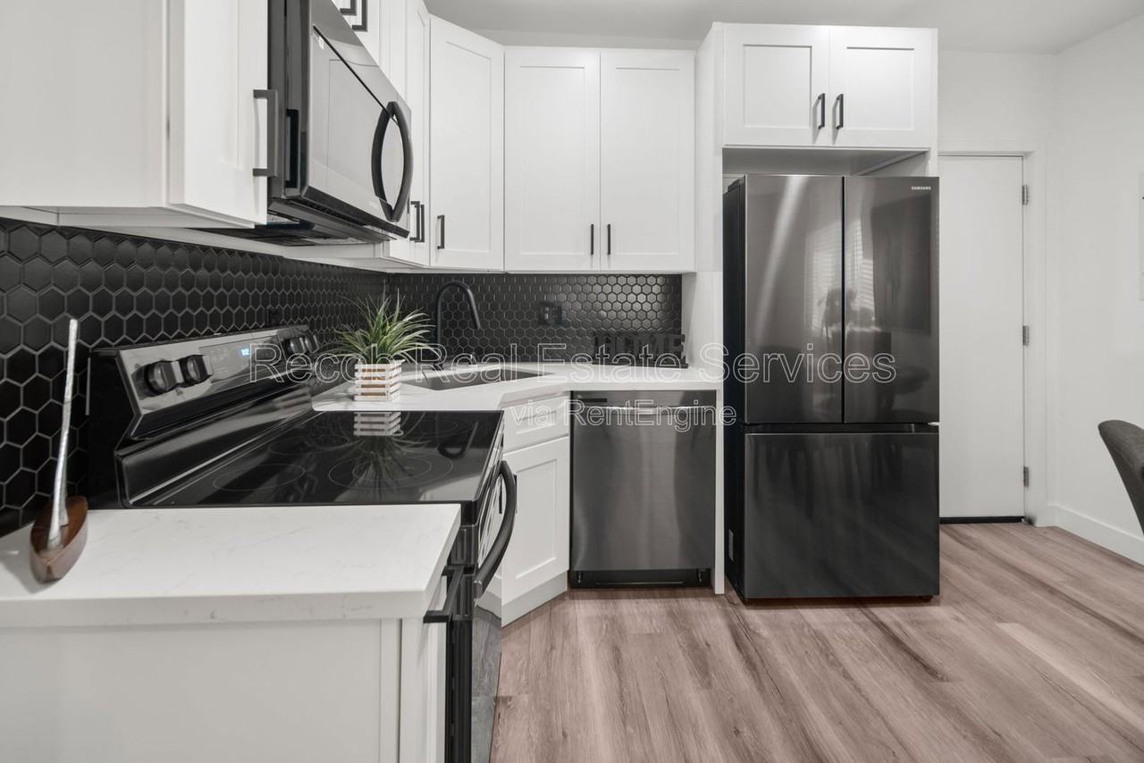 4988 Genesee Ave #4984 - Photo 3 of 18