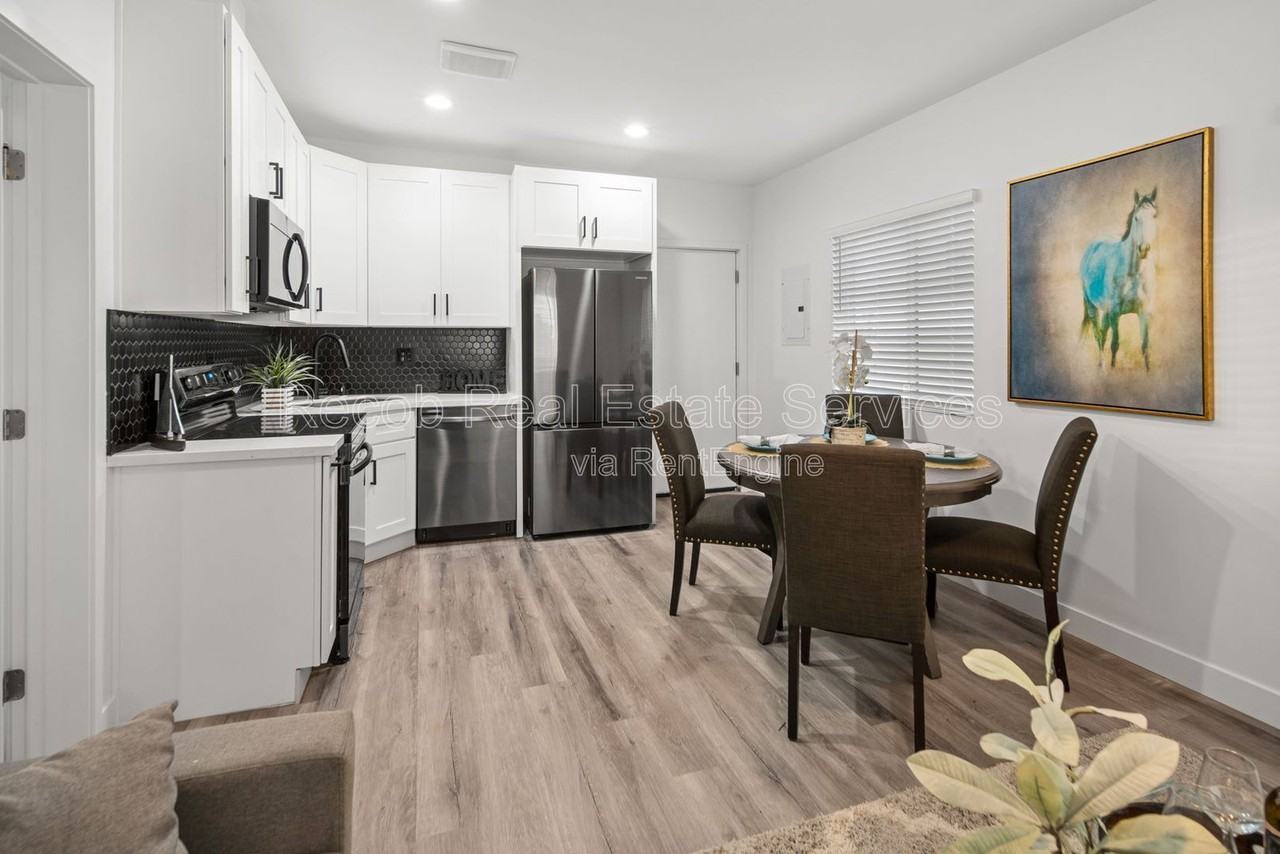 4988 Genesee Ave #4984 - Photo 5 of 18