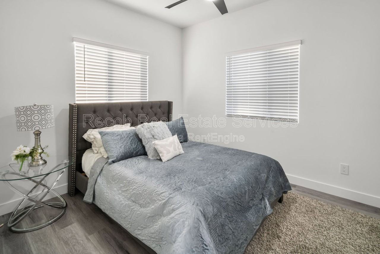 4988 Genesee Ave #4984 - Photo 7 of 18