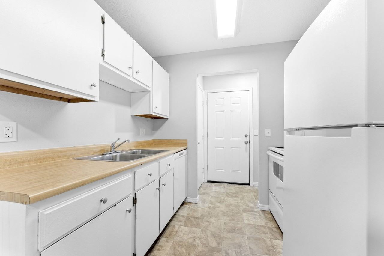5953 Walnut Cir #G04 - Photo 3 of 8