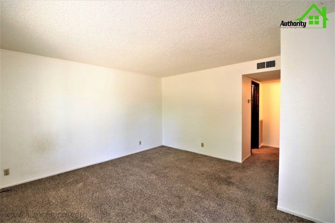 900 Jamieson Ct #4 - Photo 4 of 17