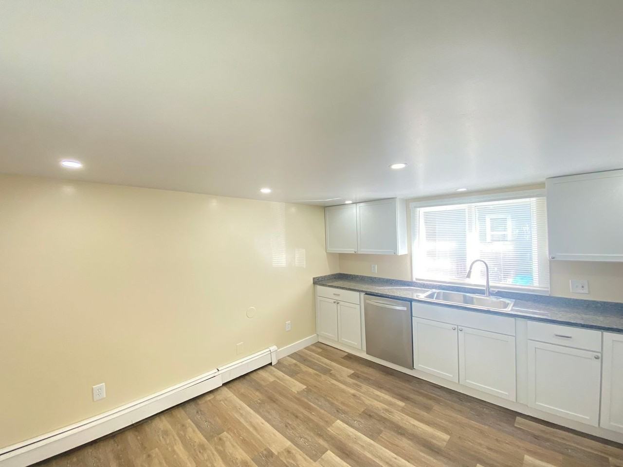 77 Franklin St - Photo 3 of 35