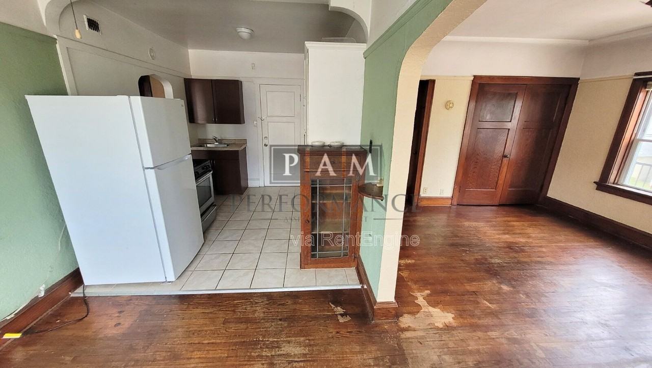 3927 E Layton Ave #6 - Photo 3 of 7
