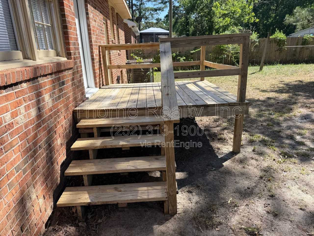 532 Lark Ln - Photo 3 of 4