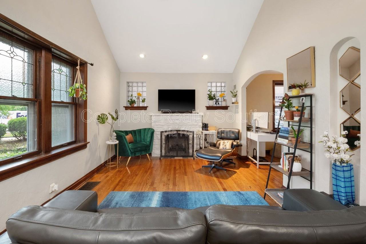 2164 Lafayette Ave - Photo 4 of 28