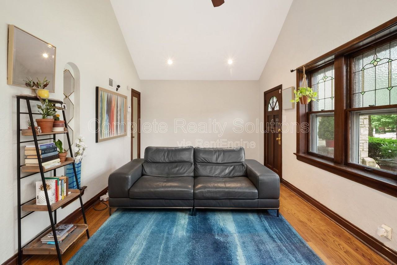 2164 Lafayette Ave - Photo 5 of 28