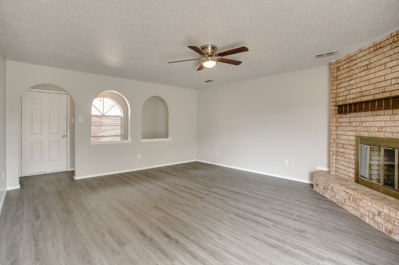 6313 28th St - Photo 4 of 10