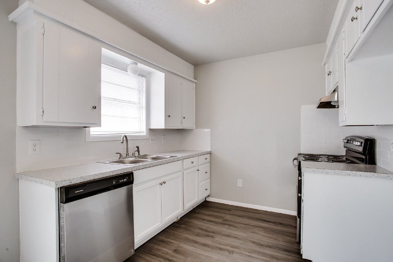 6313 28th St - Photo 5 of 10
