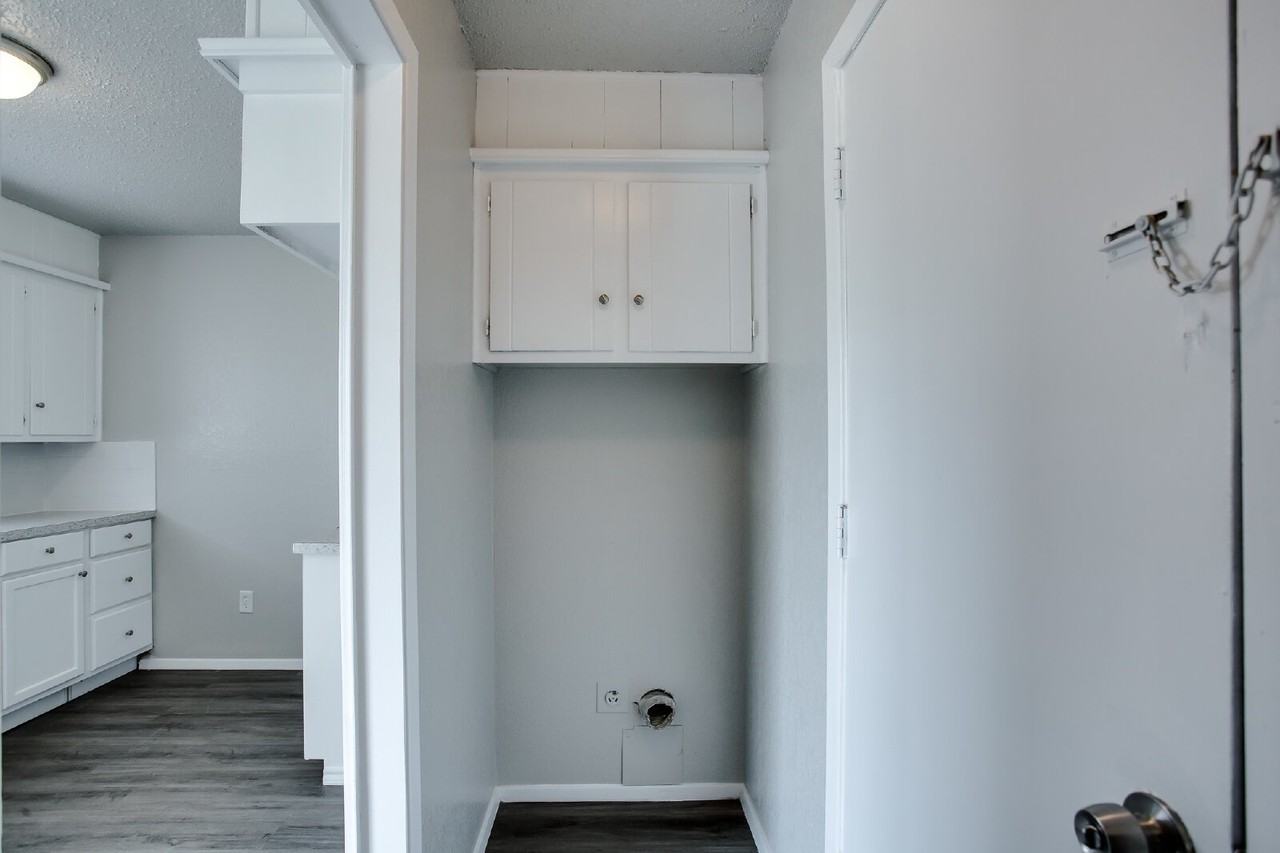 6313 28th St - Photo 6 of 10