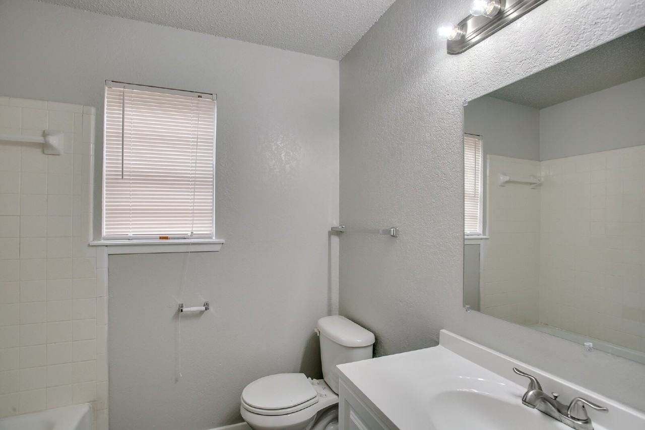 6313 28th St - Photo 7 of 10