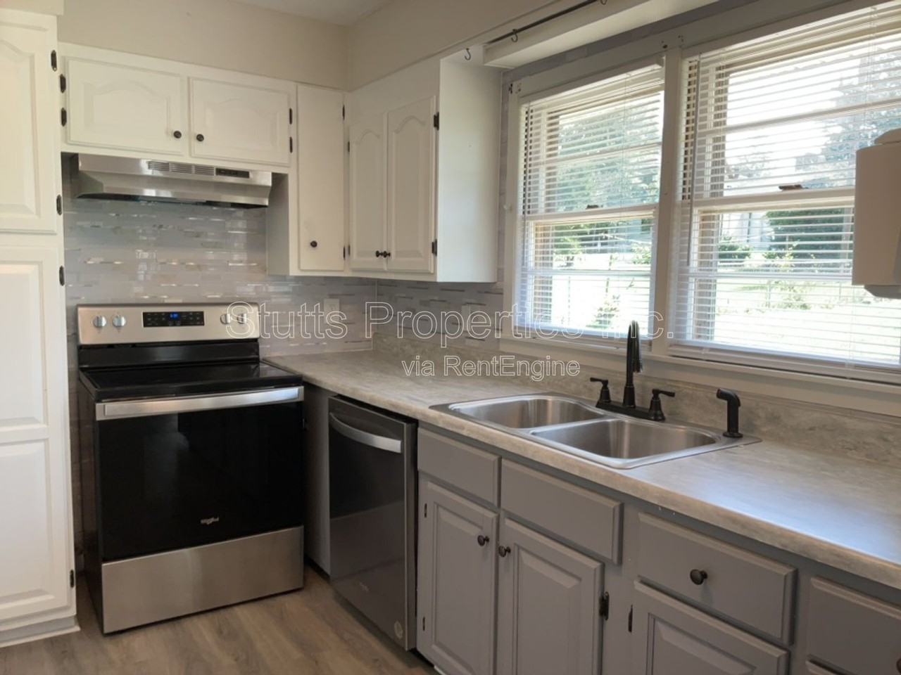 2402 Wellington St - Photo 2 of 12