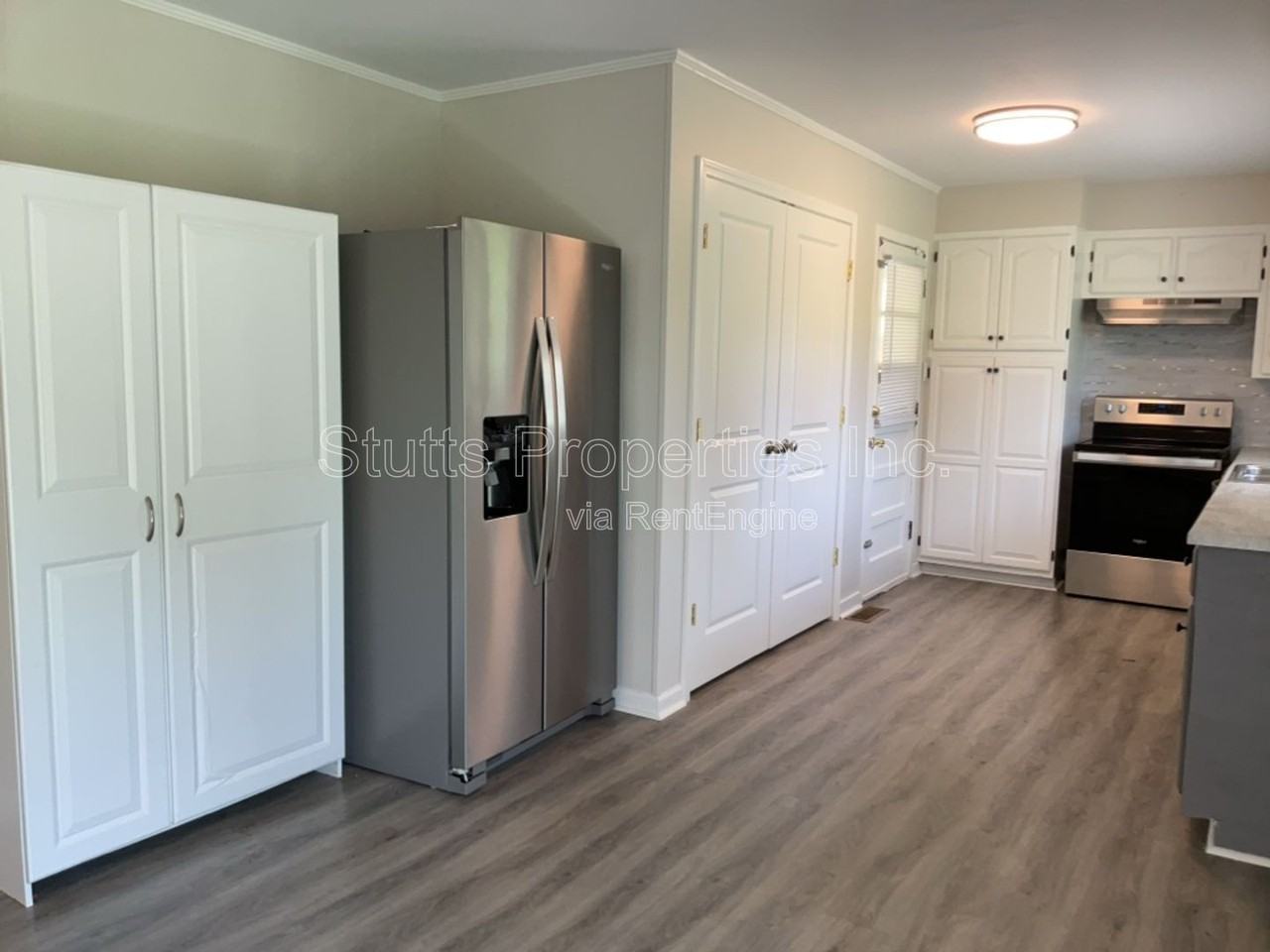 2402 Wellington St - Photo 4 of 12