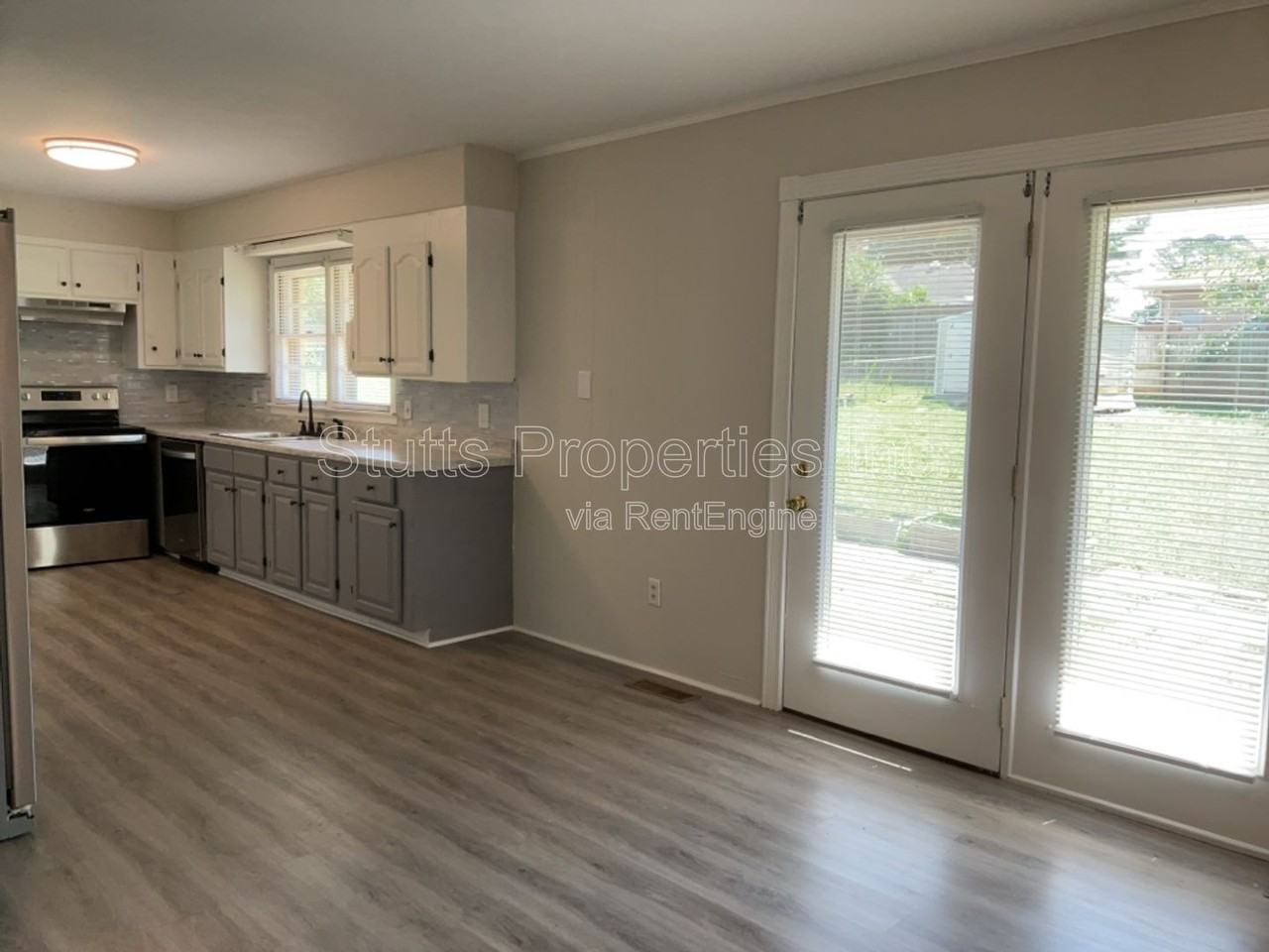 2402 Wellington St - Photo 3 of 12