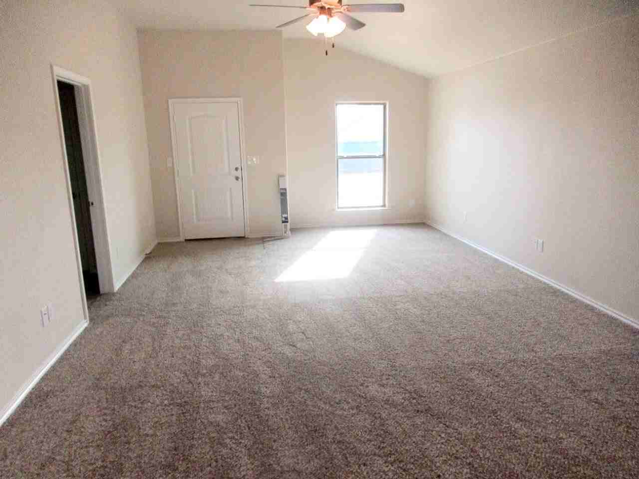 7440 104th St - Photo 2 of 9