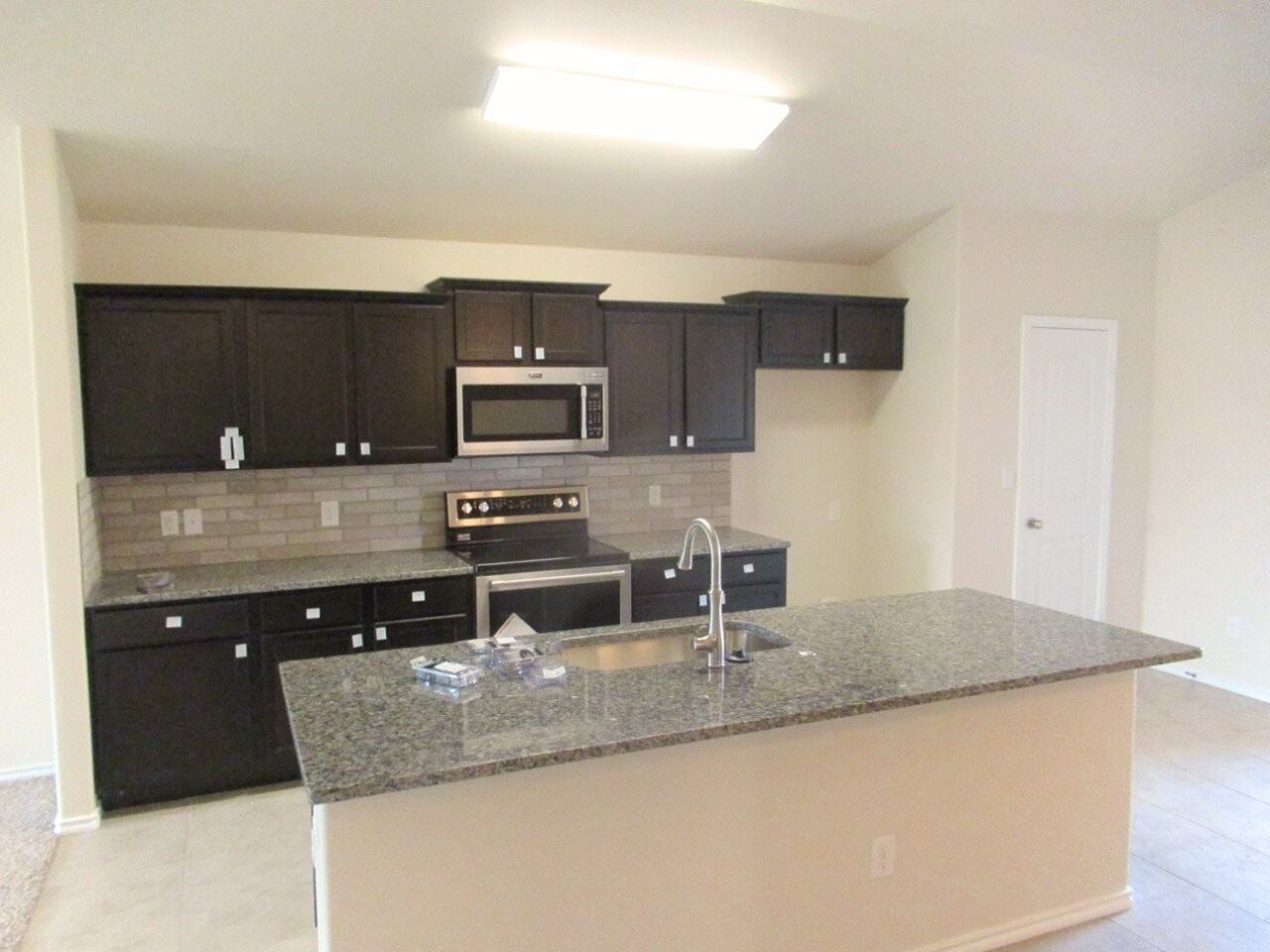 7440 104th St - Photo 3 of 9