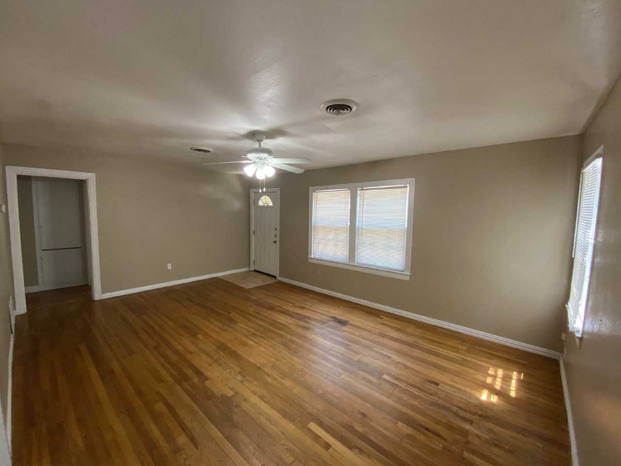 2520 27th St Frnt - Photo 4 of 17