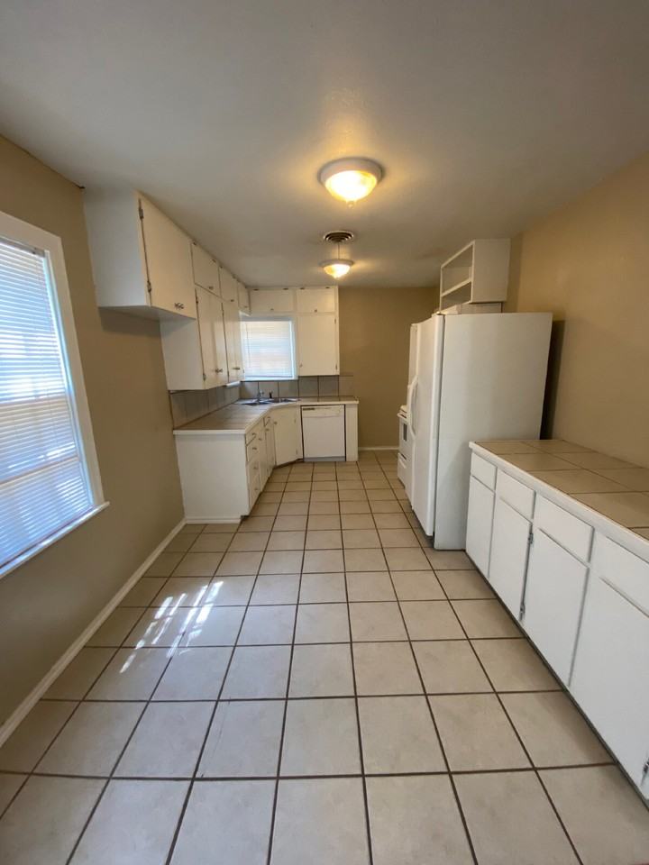 2520 27th St Frnt - Photo 5 of 17
