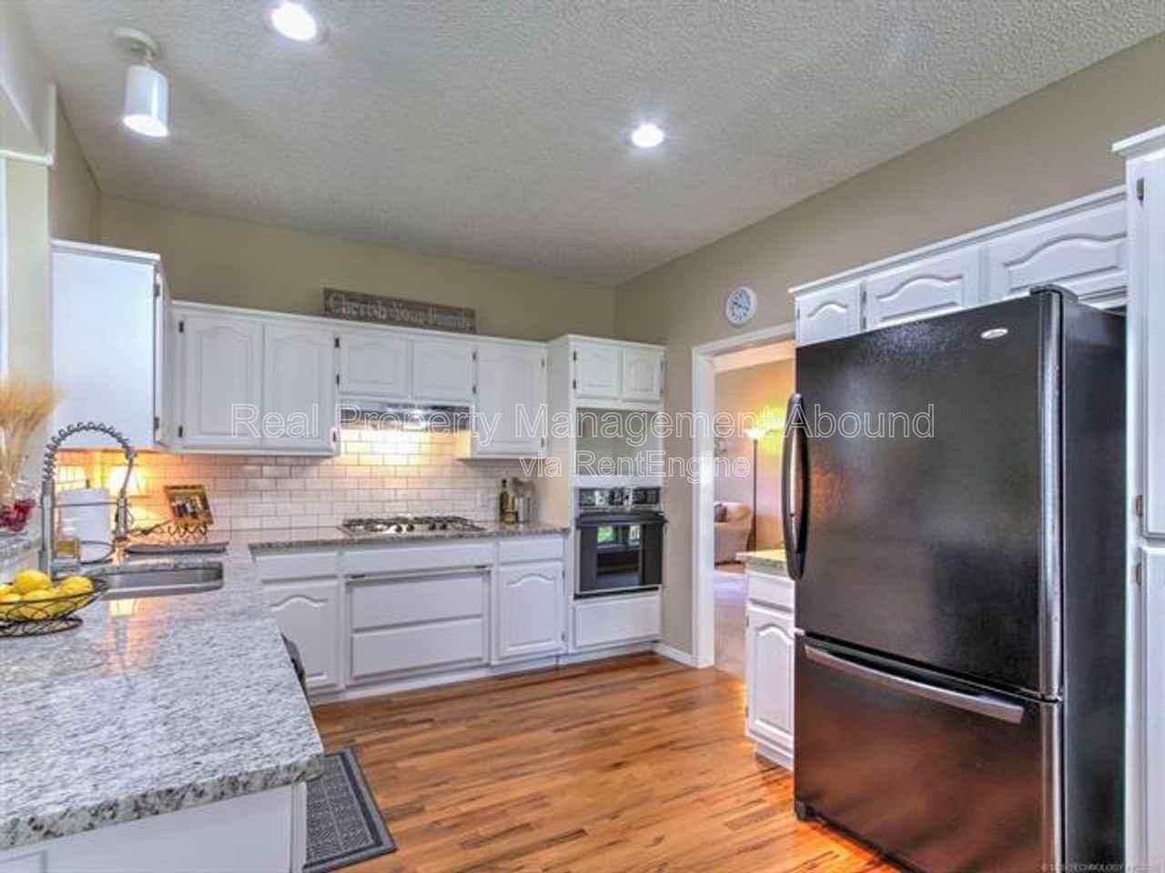 4009 E 88th St - Photo 4 of 11