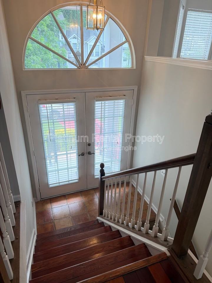 2196 Goodwood Blvd Se - Photo 4 of 31