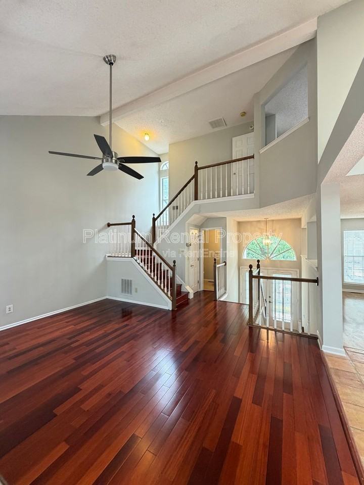 2196 Goodwood Blvd Se - Photo 7 of 31