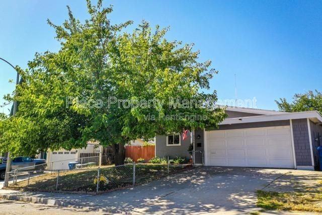 9346 Whispering Leaves Ln - Photo 4 of 7