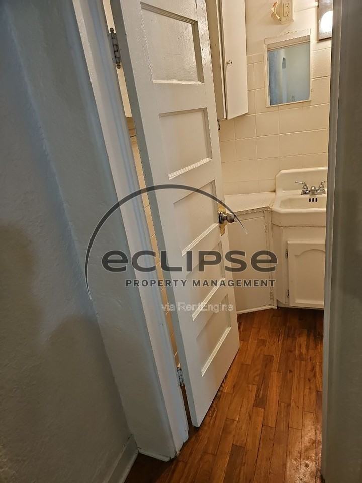 504 2nd St - Photo 5 of 33