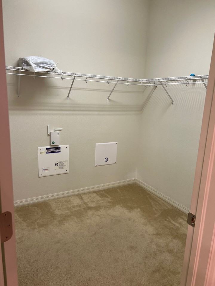 2492 Tahoe Dr - Photo 5 of 34
