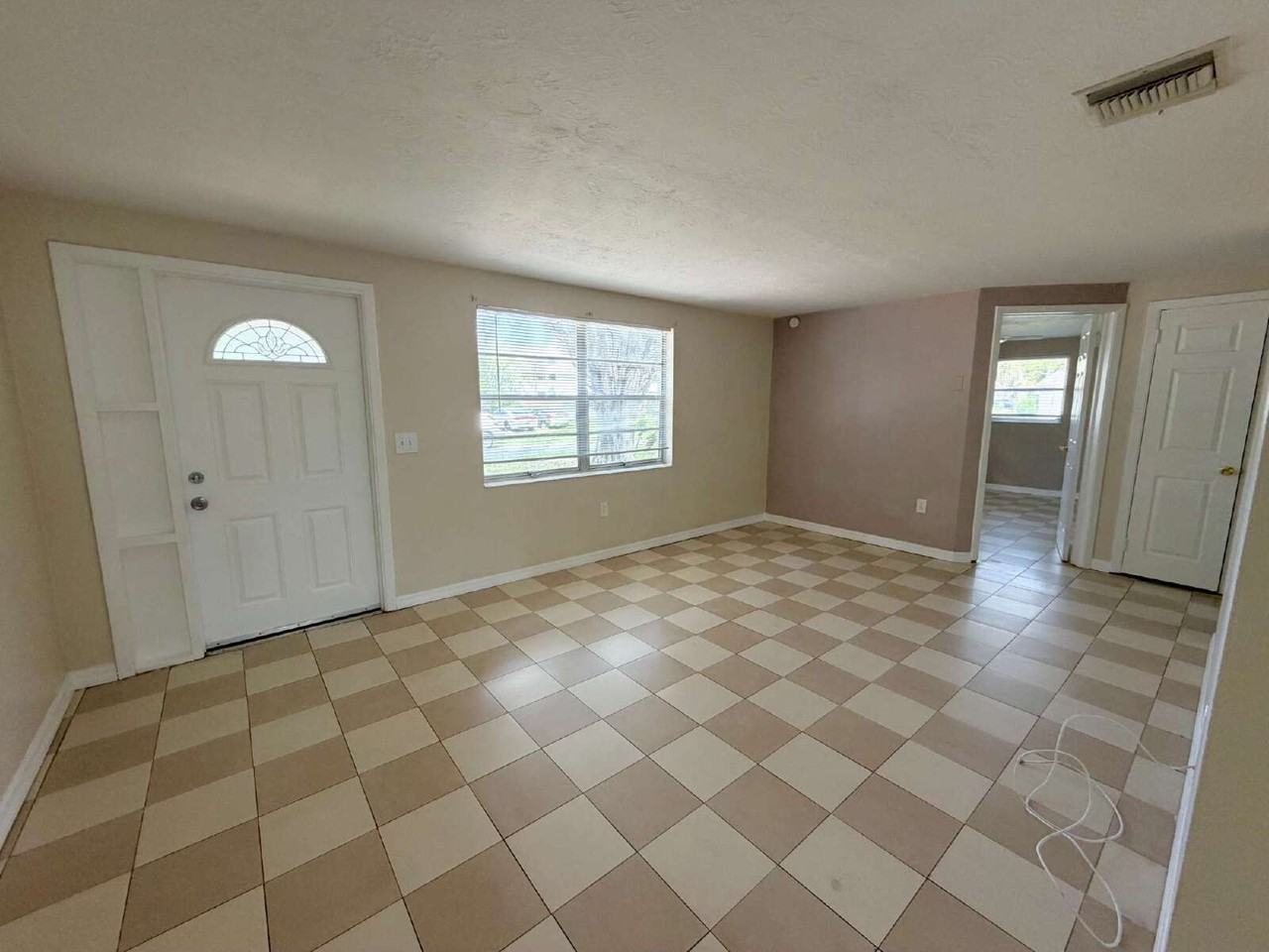 6606 Jackson St - Photo 3 of 19