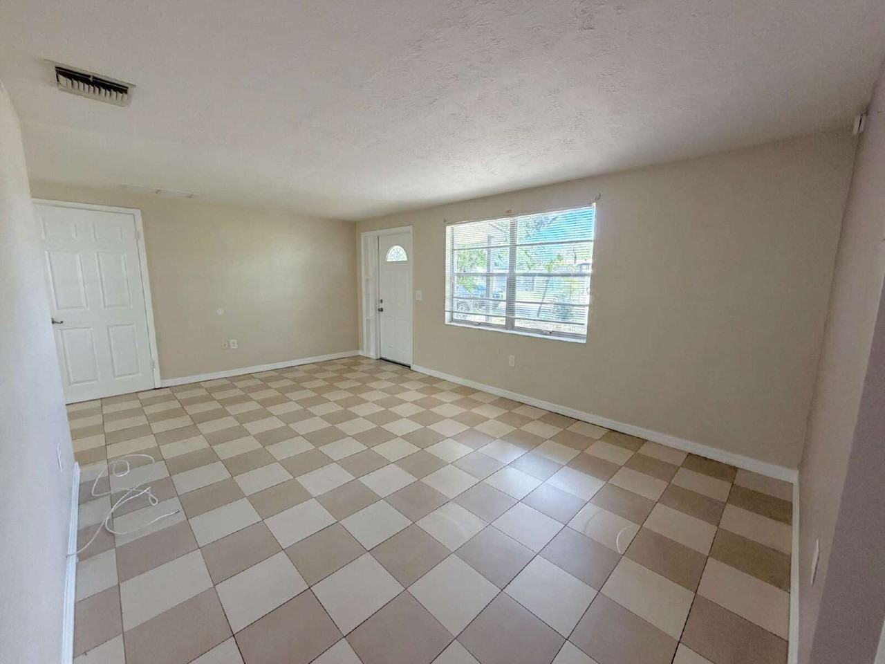 6606 Jackson St - Photo 5 of 19