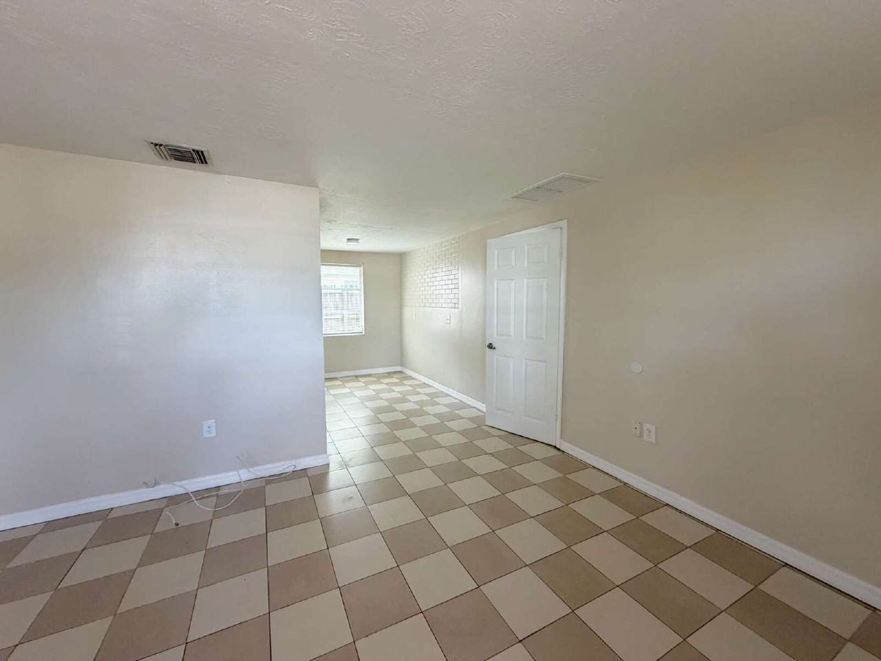 6606 Jackson St - Photo 7 of 19