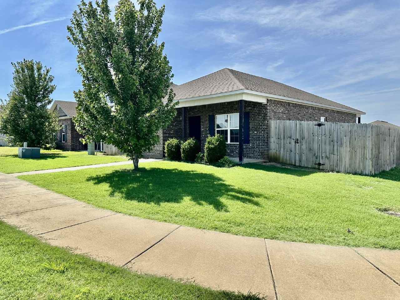 6611 Sw Warrington Rd - Photo 2 of 21