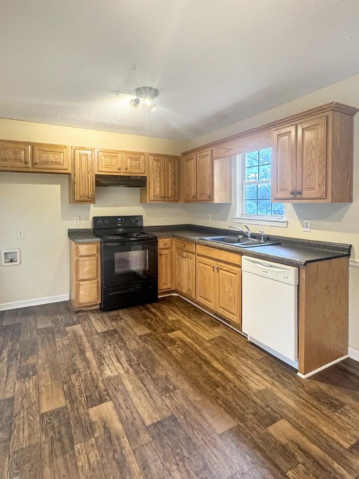 4031 Oliver Dr - Photo 2 of 11