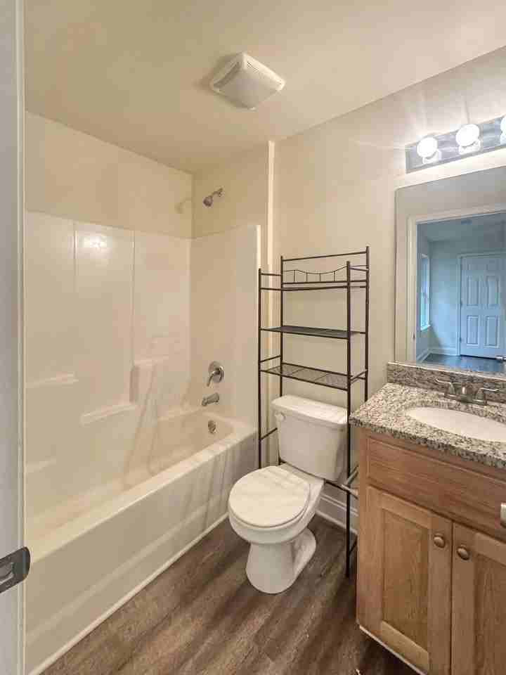 4045 Oliver Dr - Photo 2 of 8