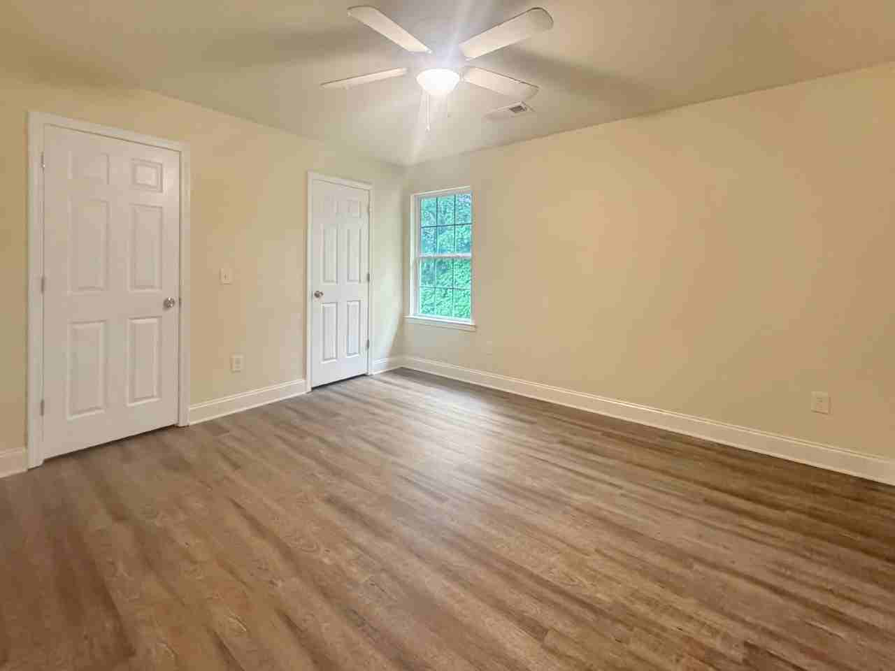 4045 Oliver Dr - Photo 3 of 8