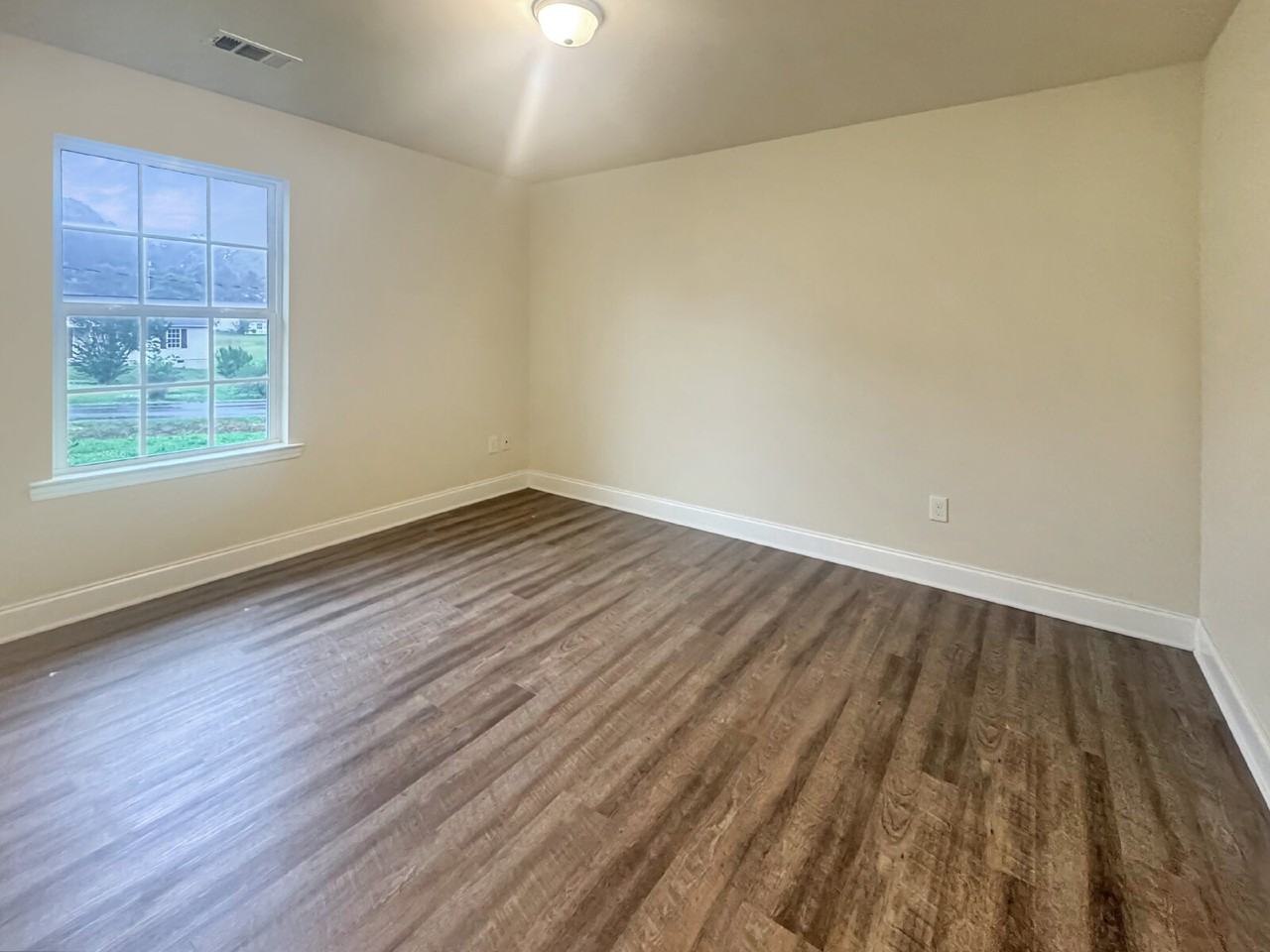 4045 Oliver Dr - Photo 4 of 8