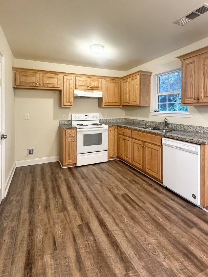 4045 Oliver Dr - Photo 6 of 8